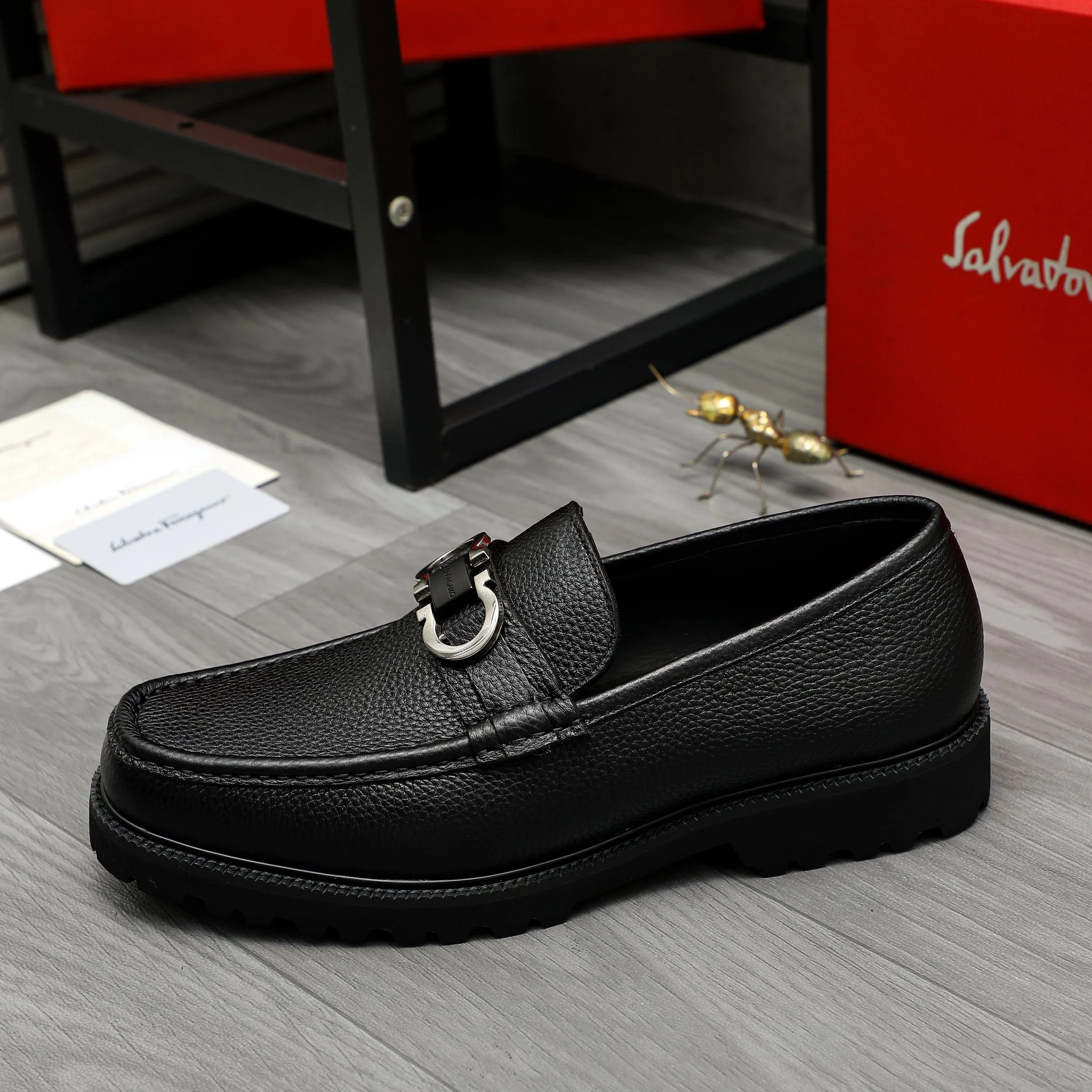 Men's shoes 💰540 Product trademark: Ferragamo "Ferragamo" business slip-on leather shoes Regular size: 38-44 (45.46 custom-made, non-returnable) Product materials: Selected high-quality small pebbled cowhide upper, cowhide lining, original outsole